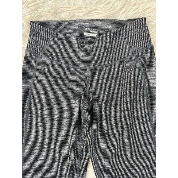 Old Navy Active Womens Leggings Grey Size Small Athletic Yoga Stripe Go-Dry - Picture 6 of 8